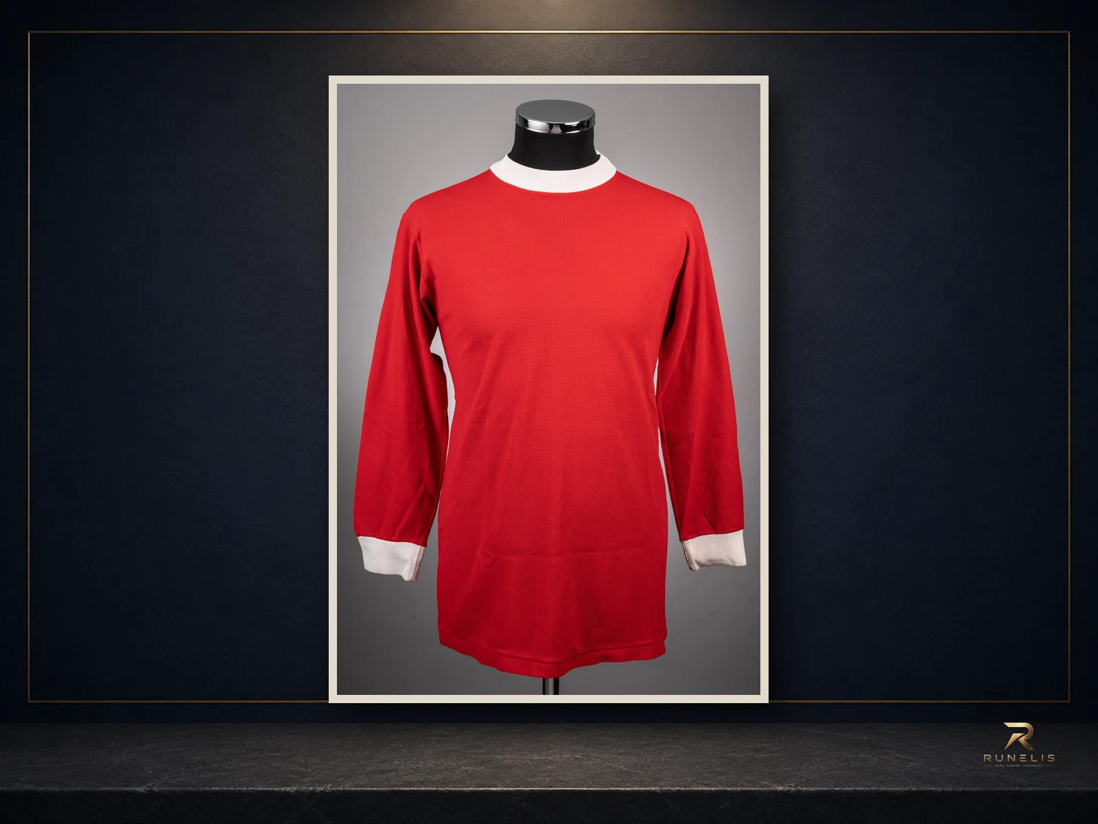 Source photograph of George Best Match-Worn Manchester United No.7 Shirt — 1967–68